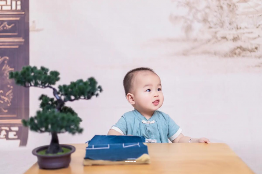 韩城怀孕肚子中间凹两边凸